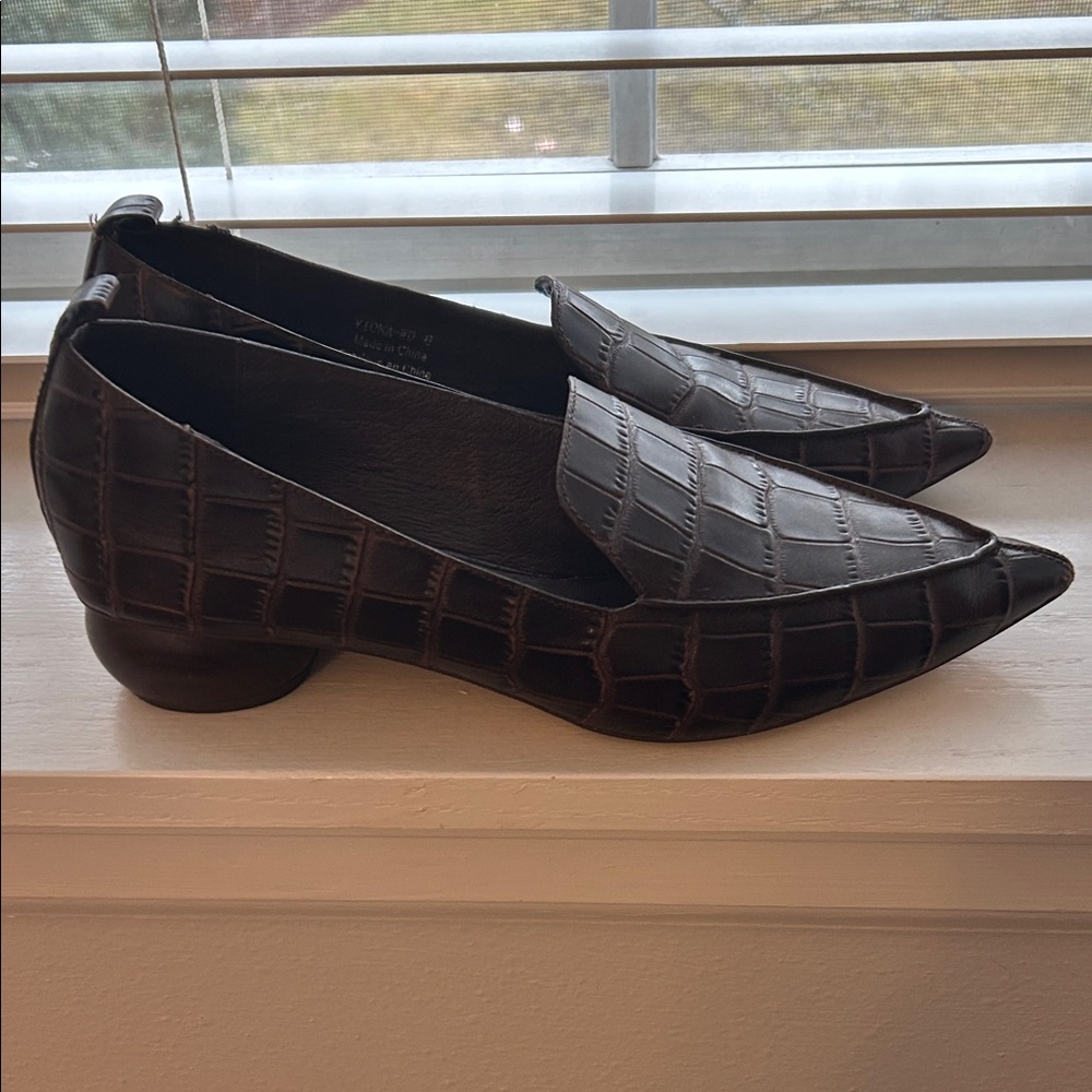 Jeffrey Campbell Elegant Vinney Pointed Brown Crocodile Pattern Loafers, Size 8